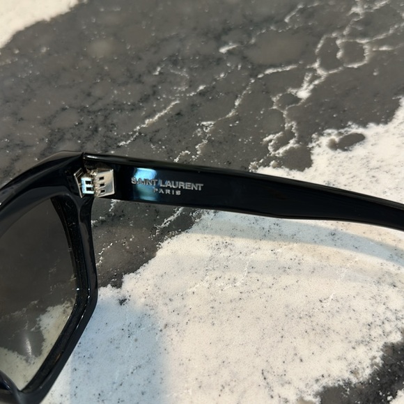 Saint Laurent BOLD SL1 Sunglasses - Picture 6 of 7